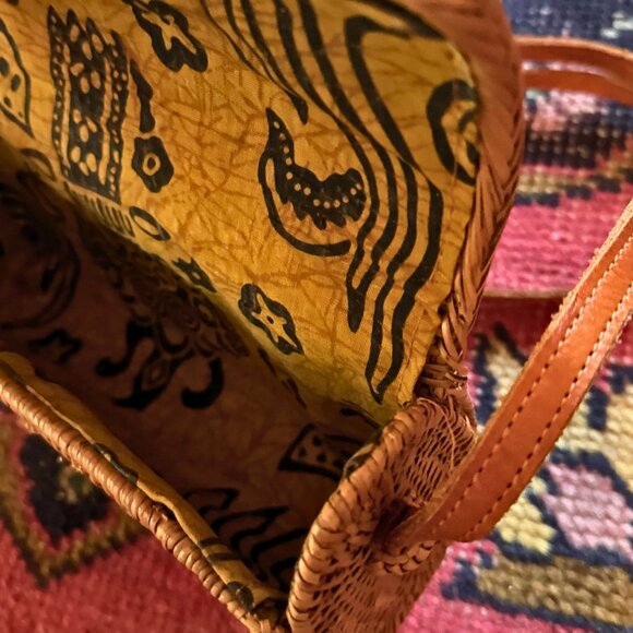 Handwoven Rattan Wicker Crossbody Bag Artisan Made Leather Strap - Picture 5 of 8